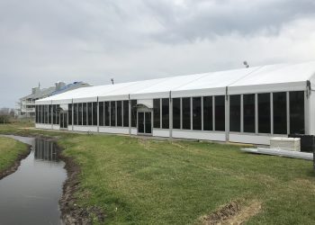 tenta angars ar alumīnija logiem iznomatelti.lv